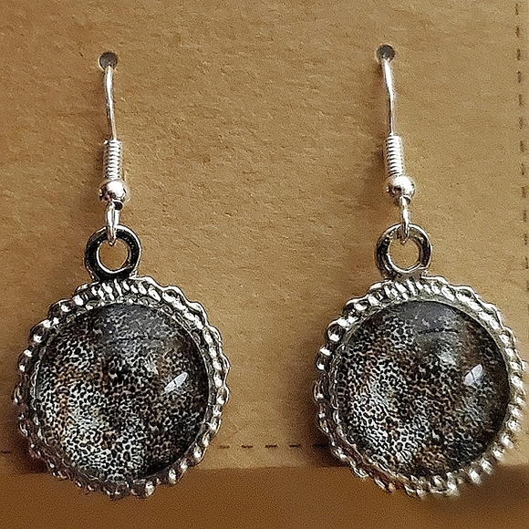 Handmade animal/reptile earrings. - Picture 3 of 5